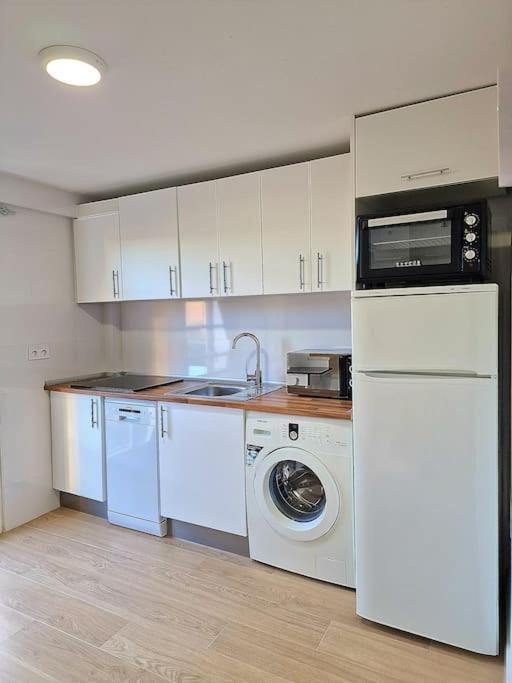 Encantador Duplex Para 6 A 1 Minuto De La Playa Бенальмадена Экстерьер фото
